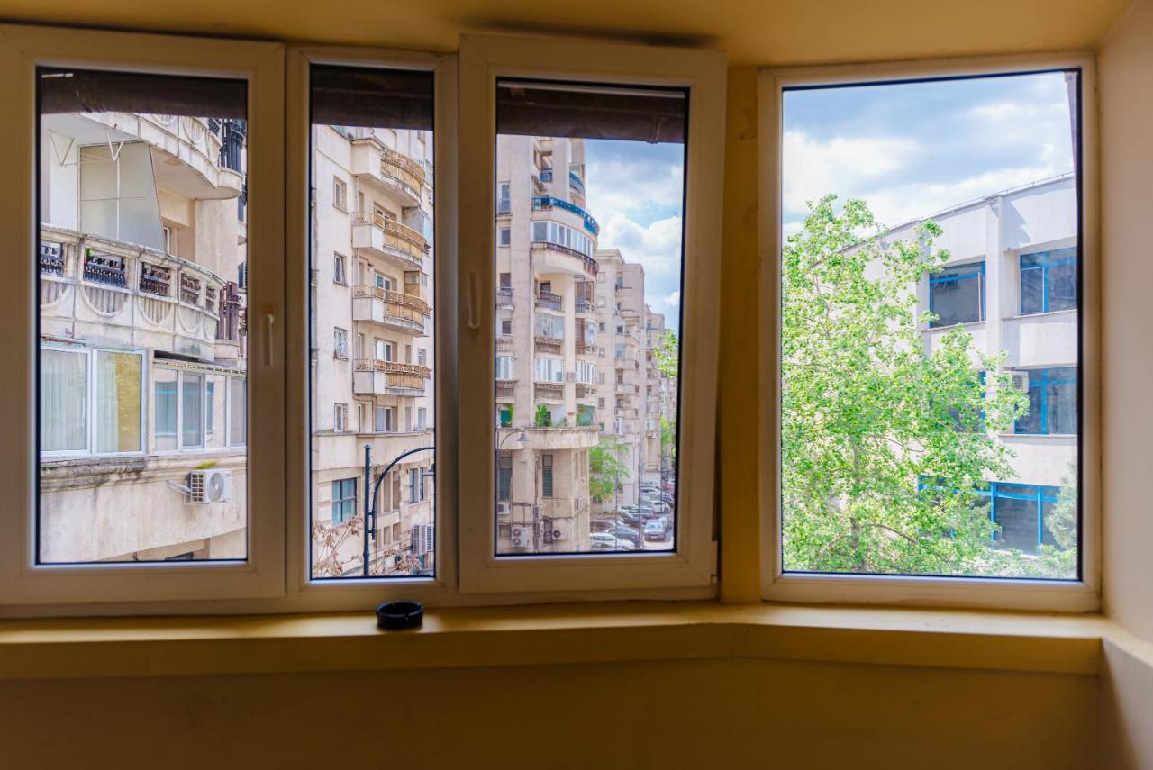 Comfy Apartment With Private Parking And Netflix ブカレスト エクステリア 写真