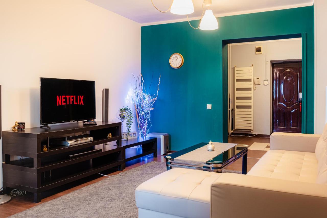 Comfy Apartment With Private Parking And Netflix ブカレスト エクステリア 写真