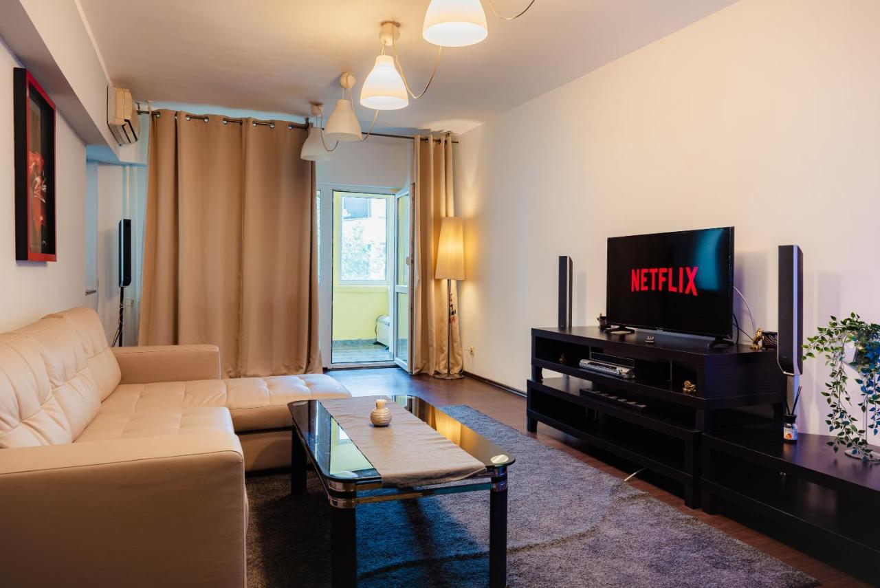 Comfy Apartment With Private Parking And Netflix ブカレスト エクステリア 写真