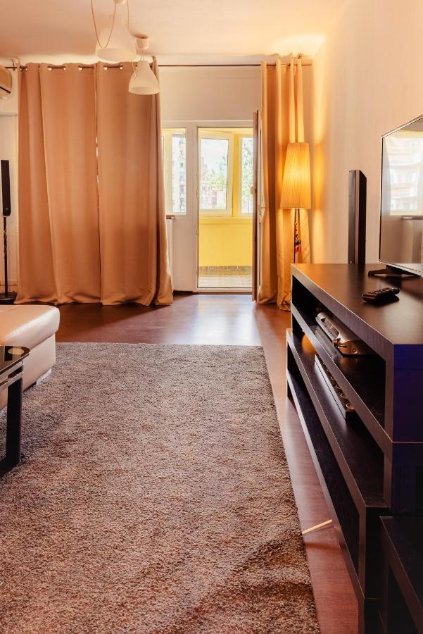 Comfy Apartment With Private Parking And Netflix ブカレスト エクステリア 写真