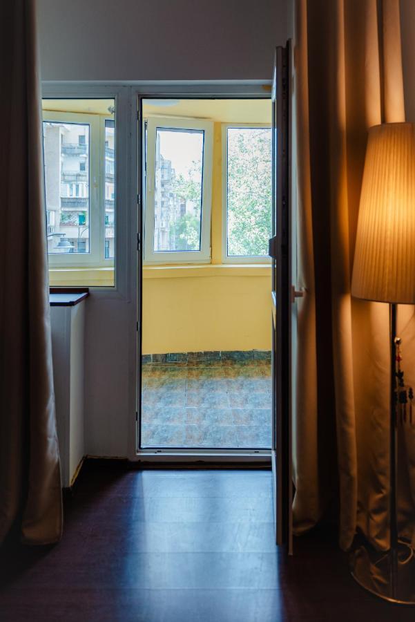 Comfy Apartment With Private Parking And Netflix ブカレスト エクステリア 写真