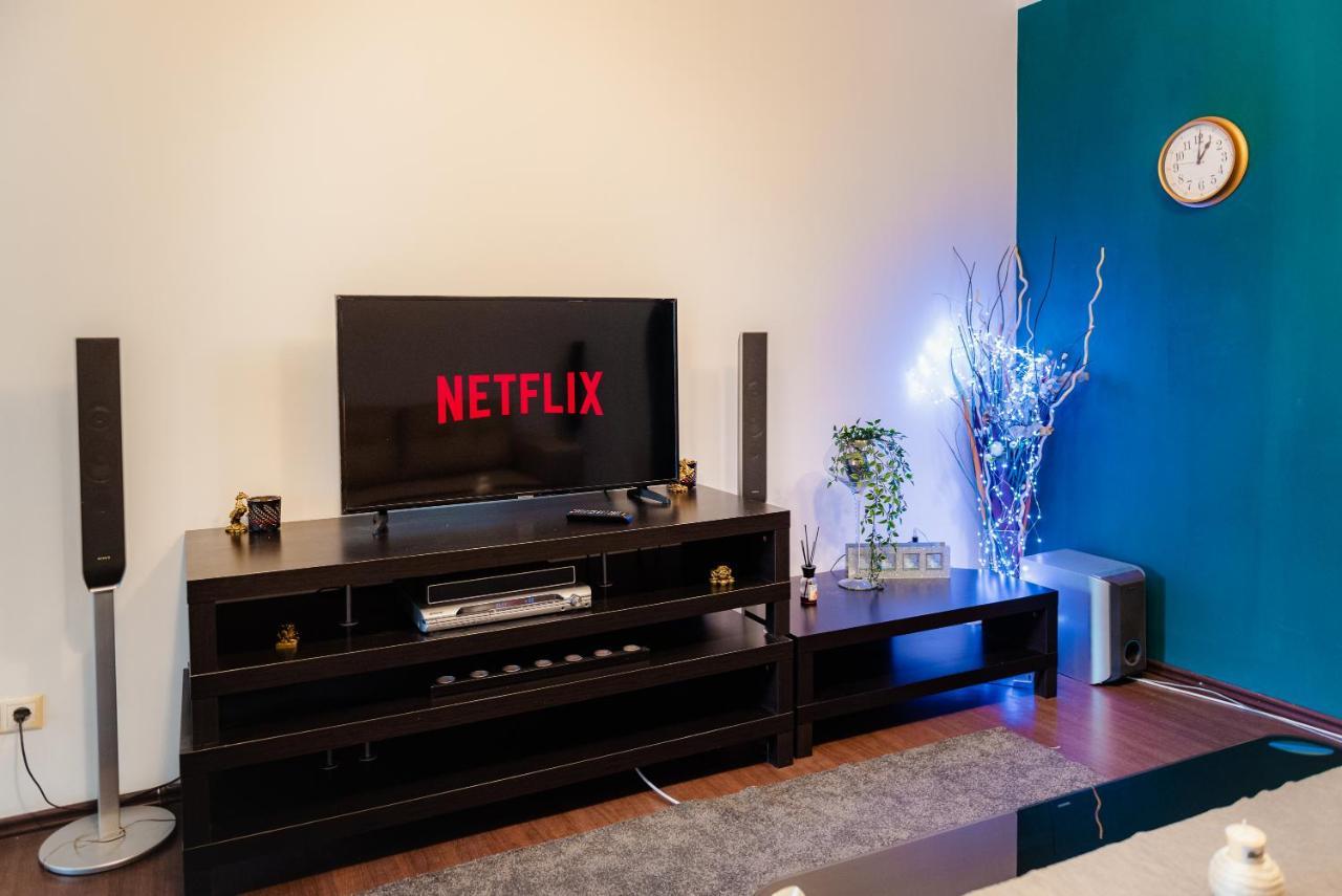 Comfy Apartment With Private Parking And Netflix ブカレスト エクステリア 写真