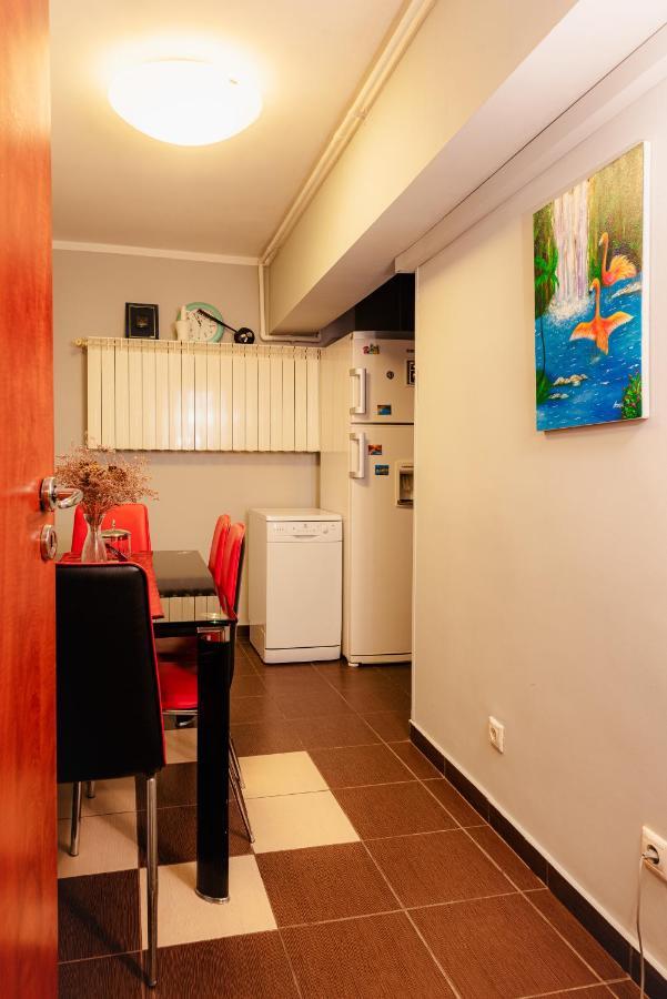 Comfy Apartment With Private Parking And Netflix ブカレスト エクステリア 写真