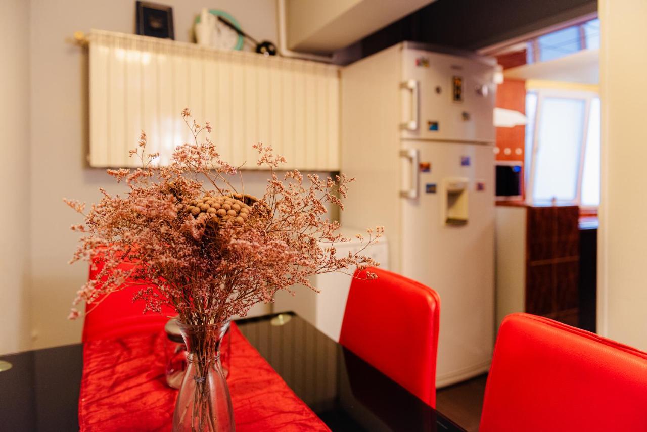 Comfy Apartment With Private Parking And Netflix ブカレスト エクステリア 写真
