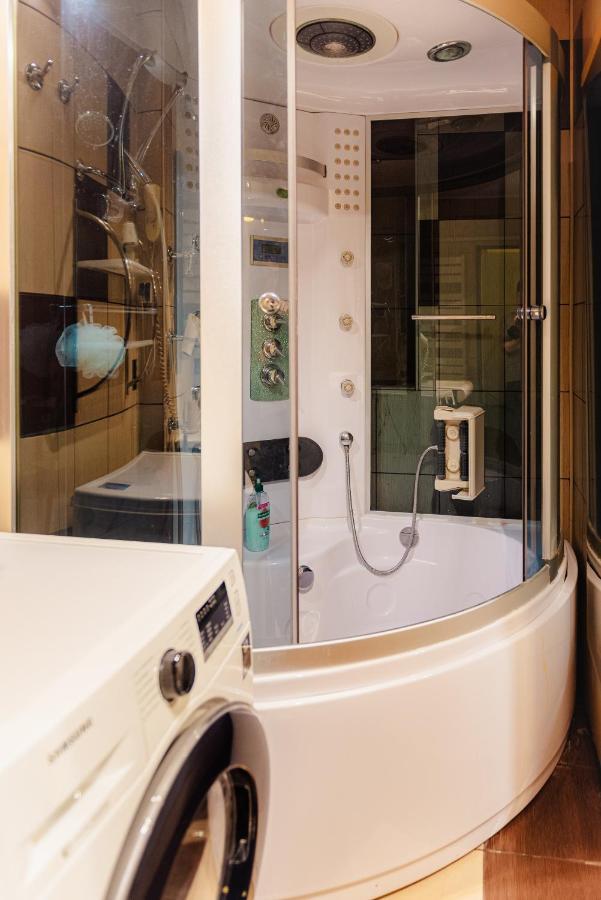 Comfy Apartment With Private Parking And Netflix ブカレスト エクステリア 写真