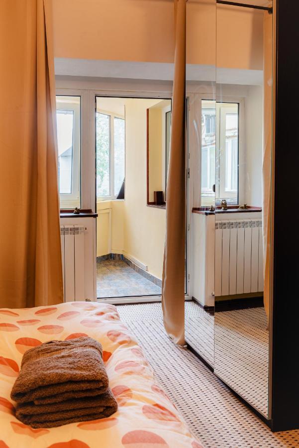 Comfy Apartment With Private Parking And Netflix ブカレスト エクステリア 写真