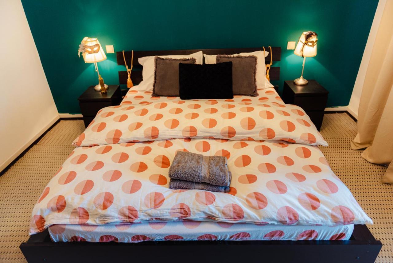 Comfy Apartment With Private Parking And Netflix ブカレスト エクステリア 写真