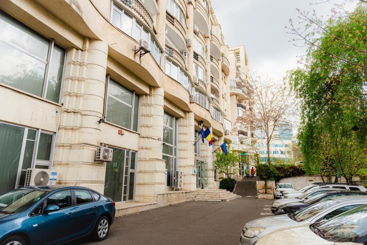 Comfy Apartment With Private Parking And Netflix ブカレスト エクステリア 写真