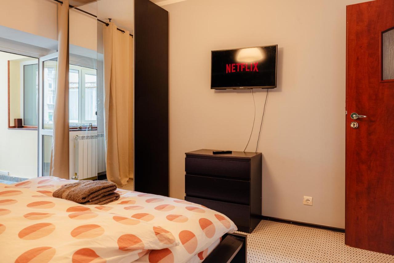 Comfy Apartment With Private Parking And Netflix ブカレスト エクステリア 写真