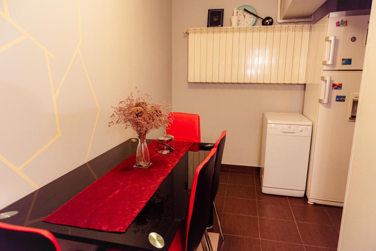 Comfy Apartment With Private Parking And Netflix ブカレスト エクステリア 写真