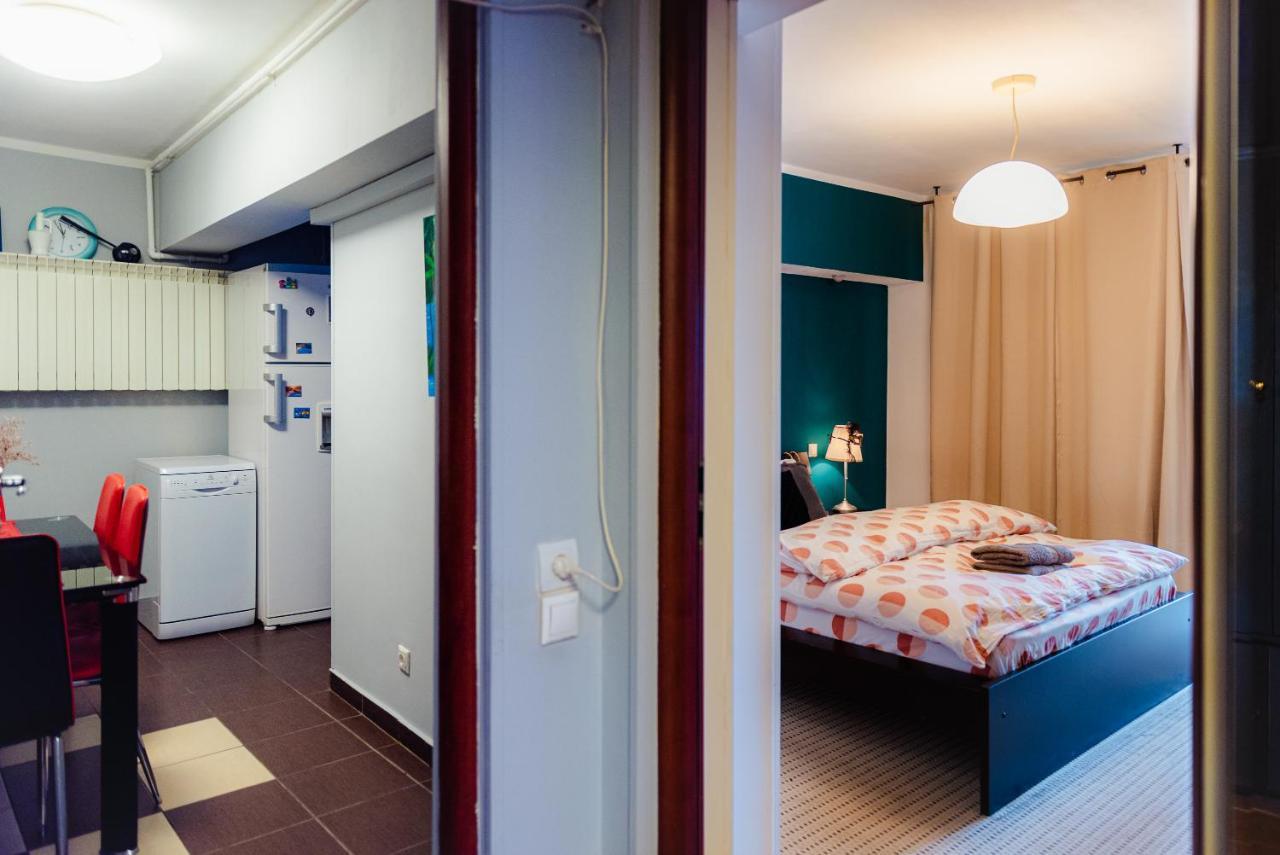 Comfy Apartment With Private Parking And Netflix ブカレスト エクステリア 写真