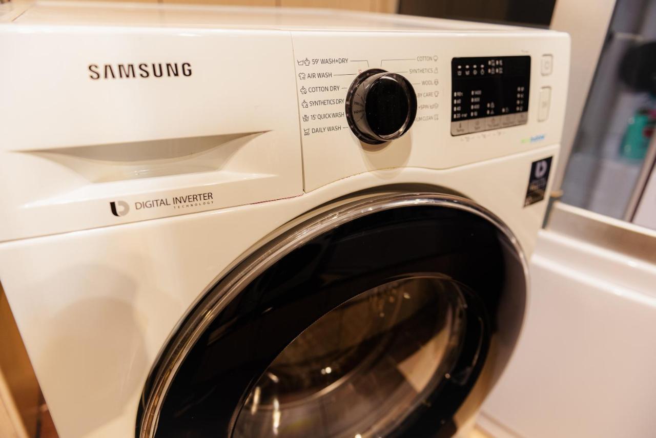 Comfy Apartment With Private Parking And Netflix ブカレスト エクステリア 写真