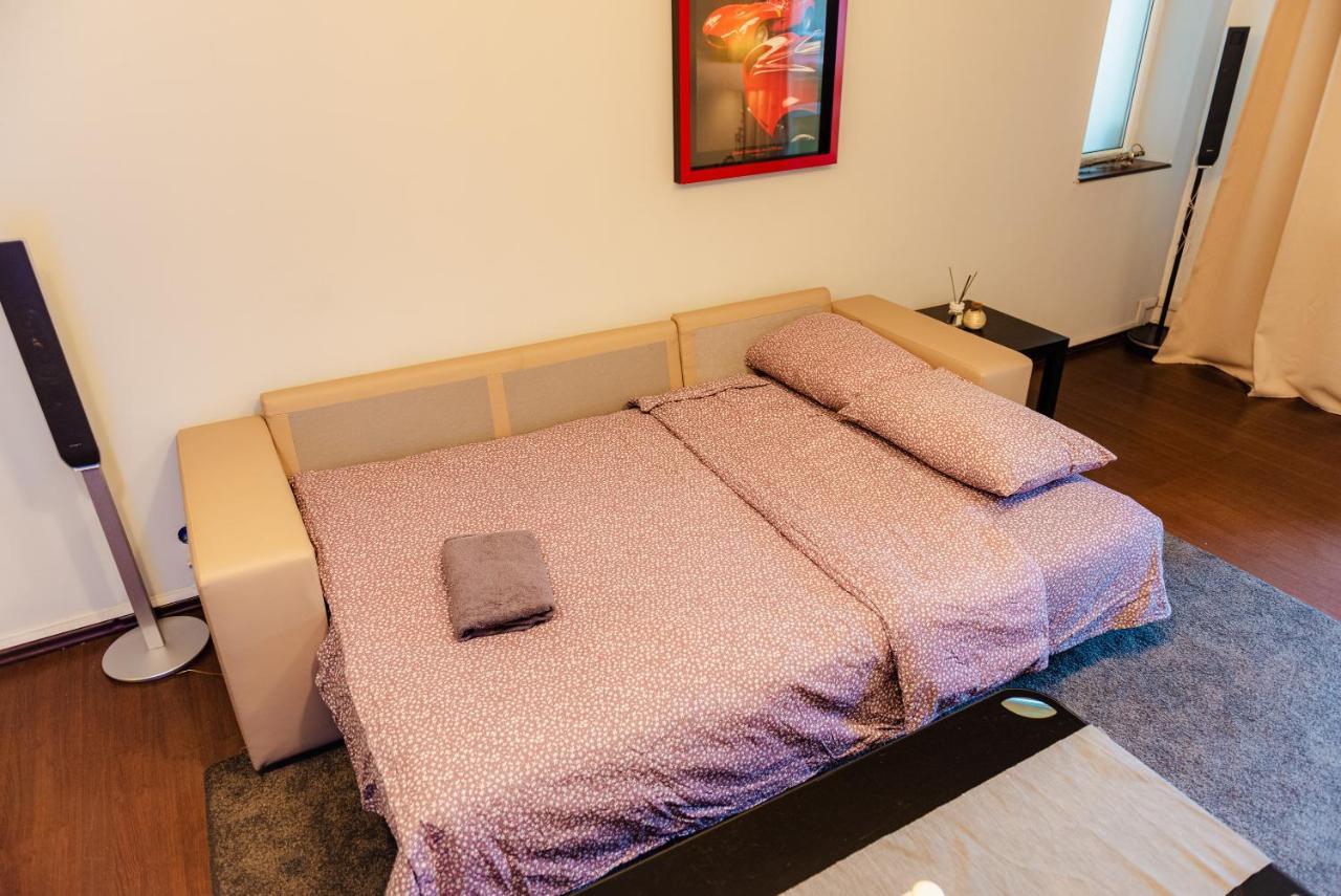 Comfy Apartment With Private Parking And Netflix ブカレスト エクステリア 写真